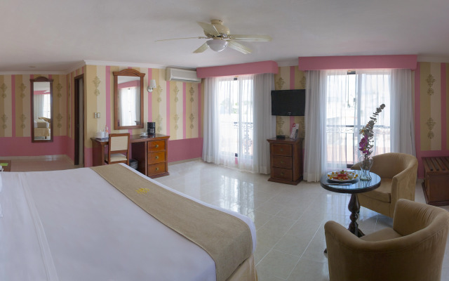 Hotel Plaza Colonial