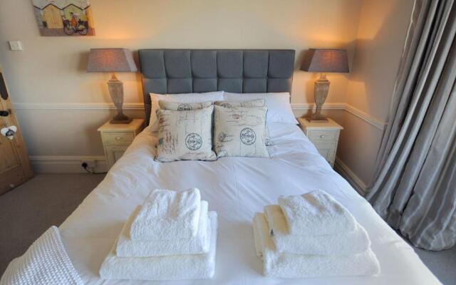 2 Hadleigh Villas