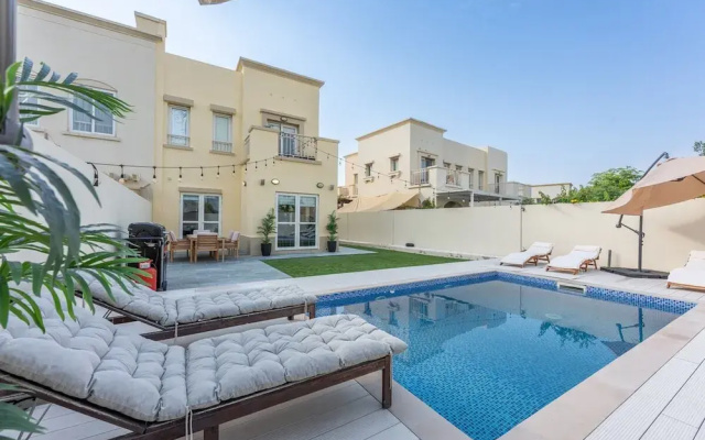 Luxurious Spacious 3-bedroom Villa With Private Pool at Springs 10