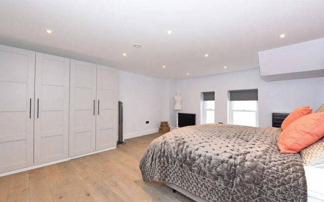 Stylish & Spacious Deluxe Apartments near Victoria Station
