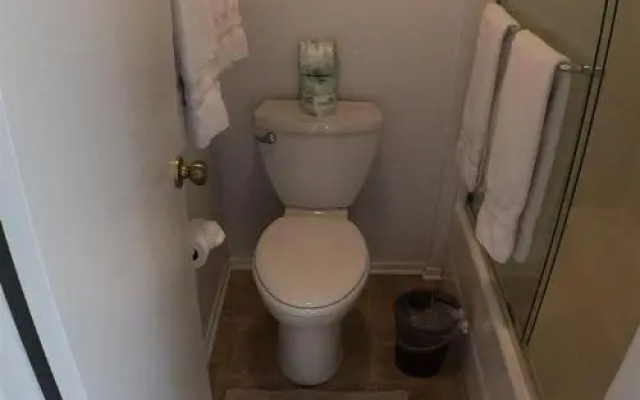 Edgewater #8 2BR 2BA Lake View