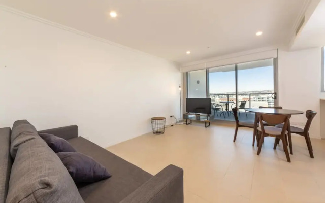 Modern 1 Bedroom Apartment With Stunning CBD Skyline Views