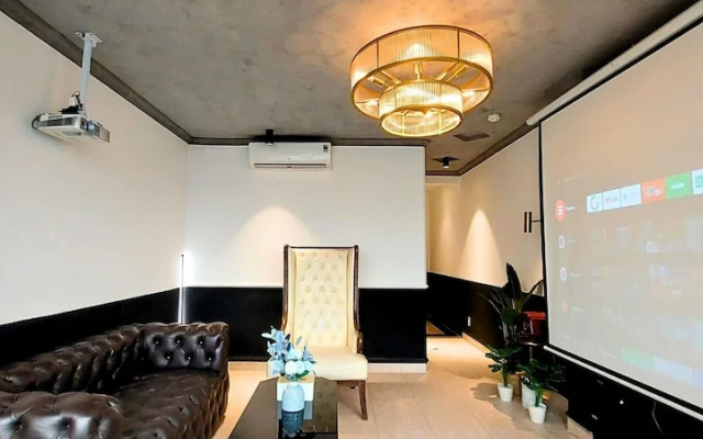 A In Hotel Del Luna