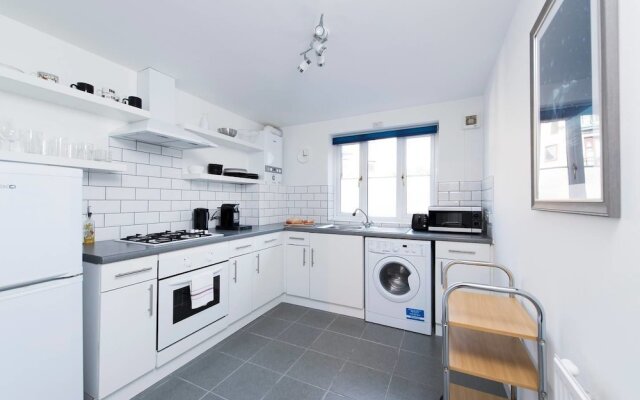 Lovely 2BR Flat in East London!