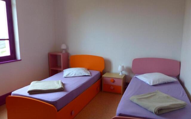 Gîte Dompierre-sur-Besbre, 5 pièces, 8 personnes - FR-1-489-109