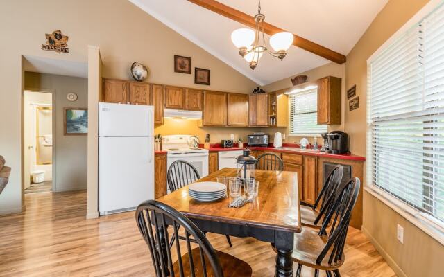 Roundette Cabin 2 Bedrooms 1.5 Bathroom Cabin