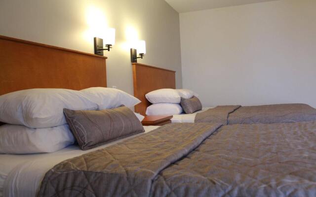 Maverick Motor Inn
