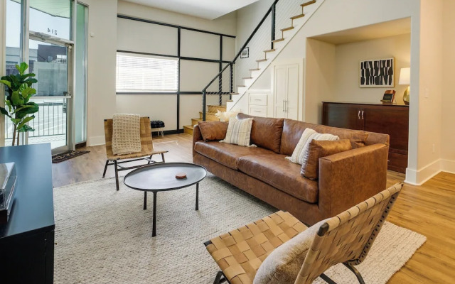 Upscale Texarkana Townhome, Walk to Downtown!