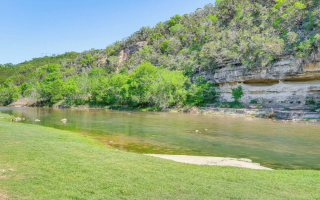 'rio Vista' Condo: Direct Guadalupe River Access!