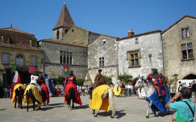Rustic Castle in Bon-Encontre with Terrace
