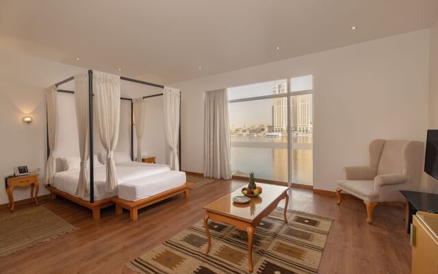 Riverside Hotel