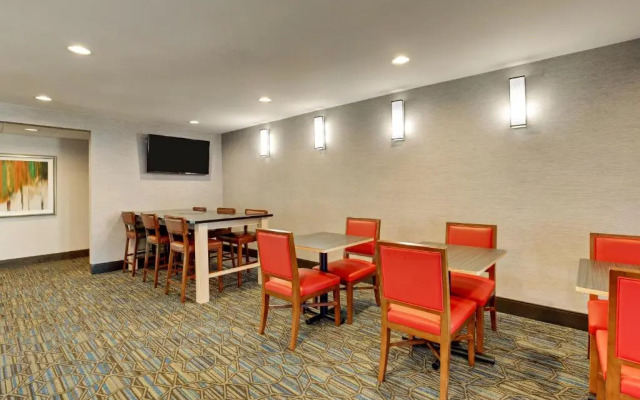 Holiday Inn Express W-I40/Whitebridge Road by IHG