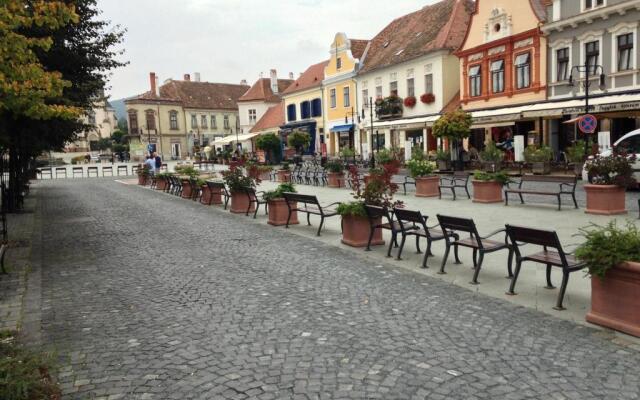 Vár-Lak