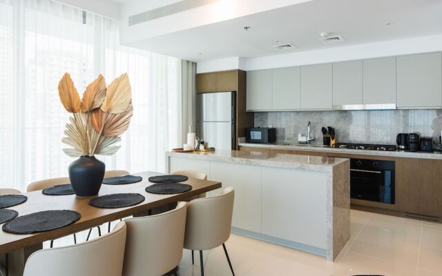 3BD Haven with Sweeping Water Views