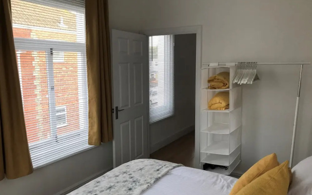 One Bedroom Flat in Whitstable With Free Parking