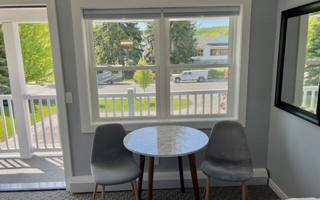 Empire Lakeshore Inn