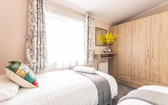 Bluebell Lodge with Hot Tub