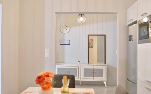 GTD8210 - Acropolis Cozy Apt.