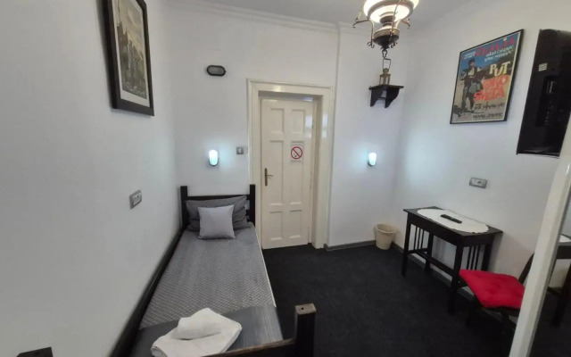 Authentic Belgrade Centre Hostel - Renovated Dec 2022