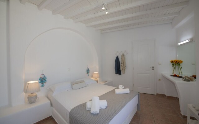 Serene Villa by Stylish Stays