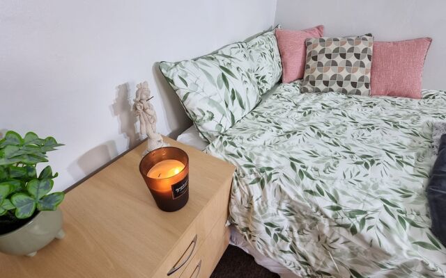 Spacious 4-bed House Great Location Coventry