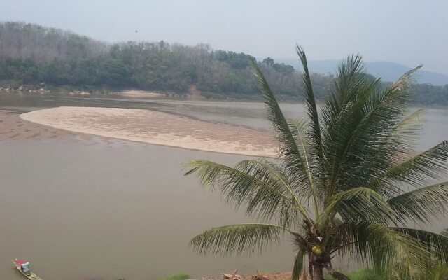 Sengmany Riverside Hotel