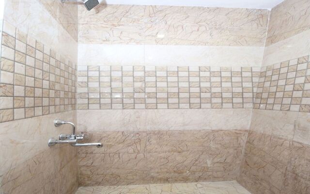 OYO 10407 Home Modern 3BHK Sanjauli Market