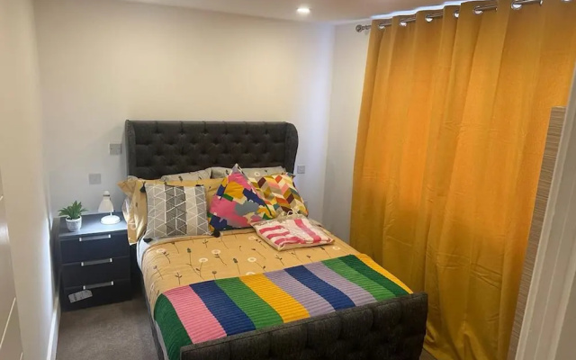 1 Bed Flat - Sleeps 2 - Pets - Garden - Parking