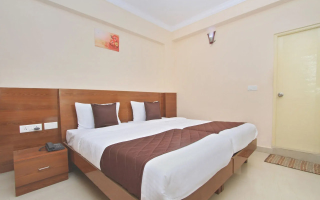 OYO 23743 Hotel Nash Inn