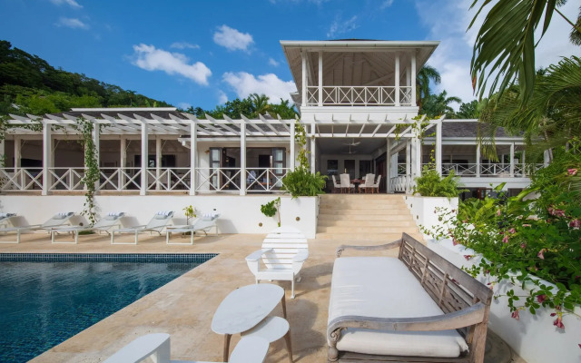 Round Hill Hotel And Villas