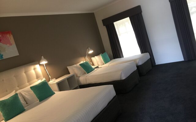 Caledonian Hotel Motel