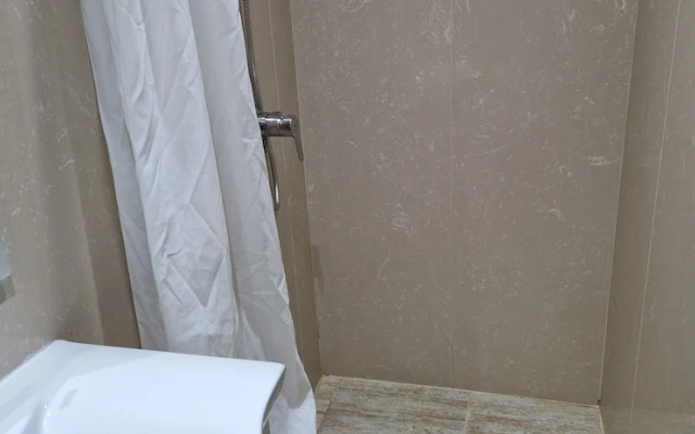 Modern 4-bed Home in Ix-xaghra, Valley View Pool