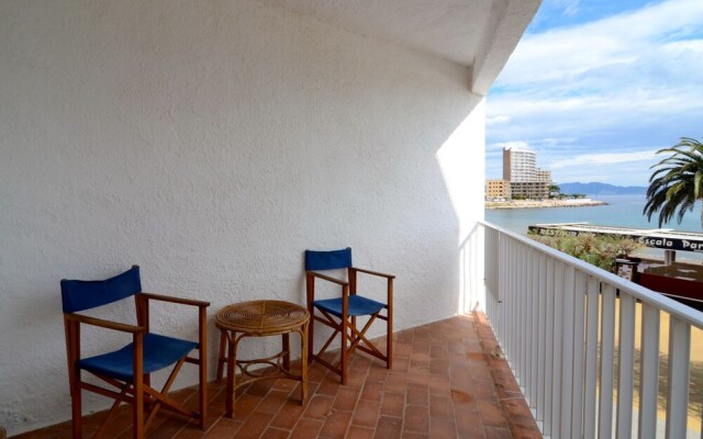 Apartamentos Riells Park
