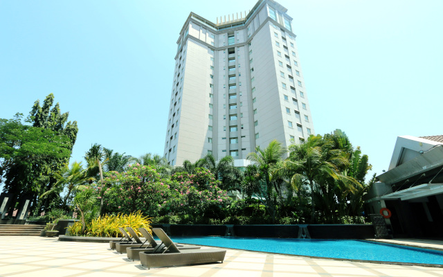 Java Paragon Hotel and Residences