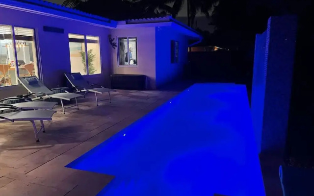Walking From the Beach 3Br Villa