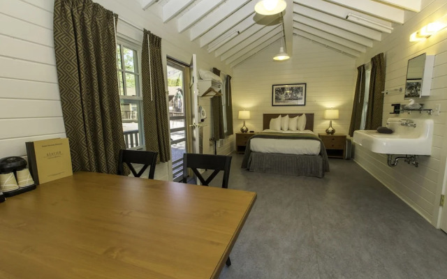 Swiftcurrent Motor Inn and Cabins - Inside the Park