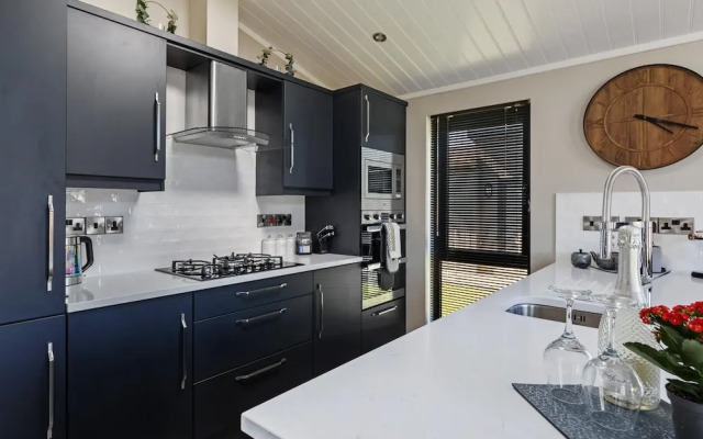 Dewin Bach - Luxury Lodge Hot Tub Close to Beach