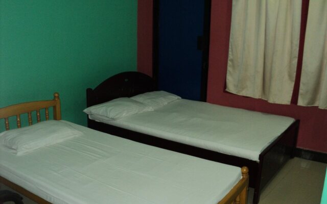 Four Teess Rest Inn
