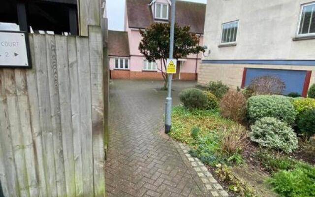 Sapphire - 3 Bedroom House Sleeps 7 with Parking.