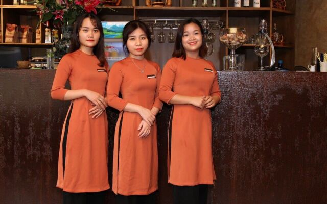 Draha Halong Hotel - Serenity, Charm and Nature - Preferred by Western Travelers