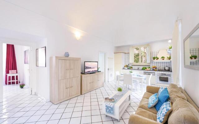 Paper Apartment with Pool