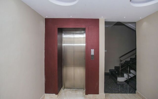 OYO 26963 Hotel Crystal Grandeur