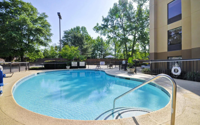 Hampton Inn Columbia-I-26 Airport