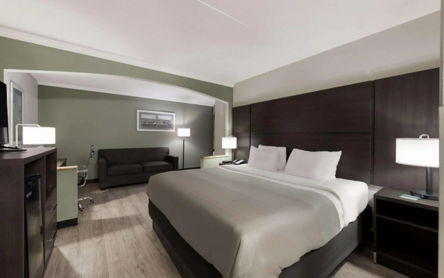 Quality Inn Merriam - Kansas City