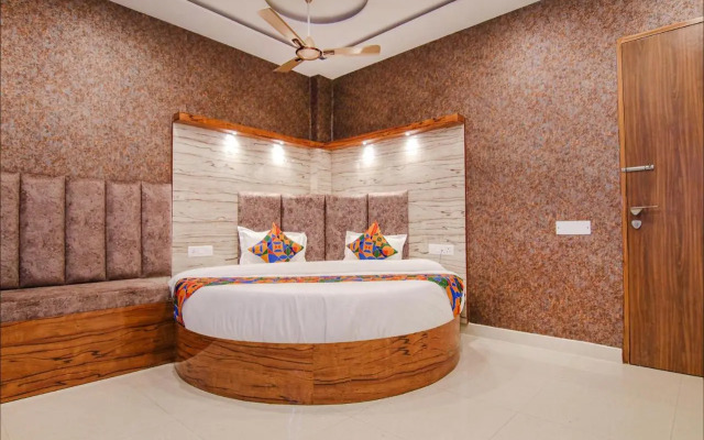 Fabhotel Meridian Inn