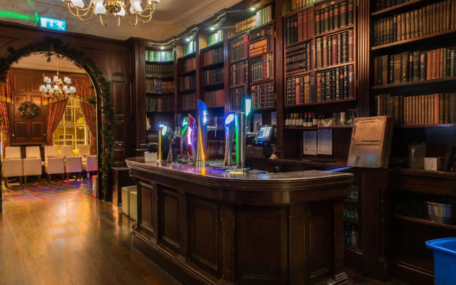 Russell Court Hotel
