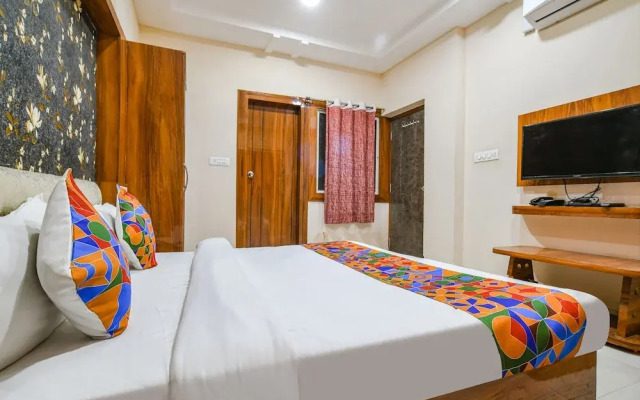 Fabhotel Royal Palace