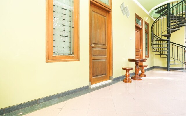 OYO 771 Kembang Kuning Residence Syariah