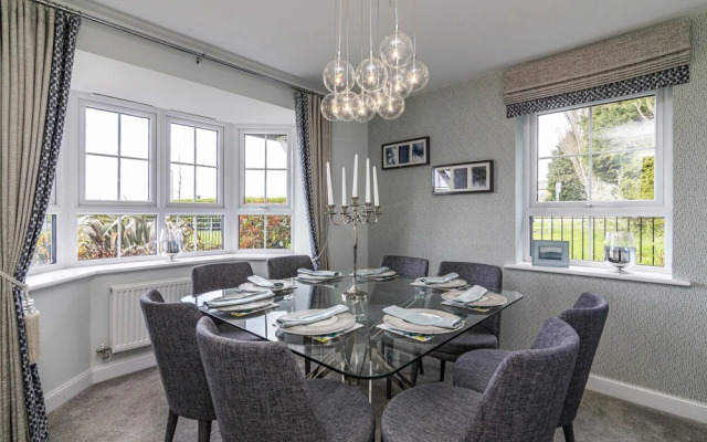 Spacious 4bed House in Derby with Garden