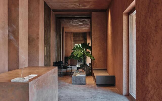 Further Hotel